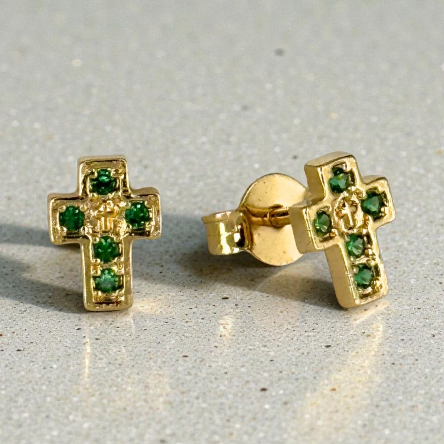 TOPO CRUZ CON CIRCON VERDE